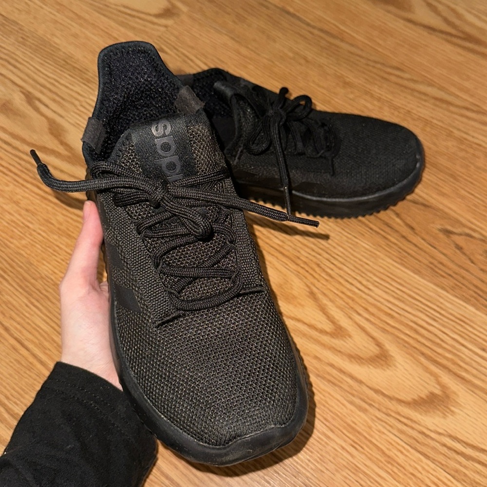 Unisex adidas kaptir 2.0. Mens size 5 or women’s size 7